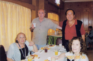 墨西哥代表團領隊吉米先生與漁夫在餐廳合影留念